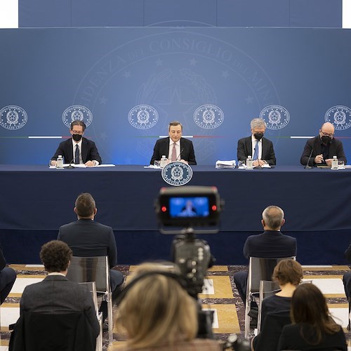 Decreto energia, taglio accise carburanti e bollette a rate: tutte le misure