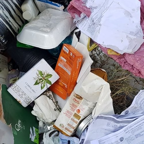 Depositano rifiuti fuori orario: persone sanzionate a Cava de' Tirreni 
