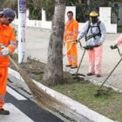 Diserbo e pulizia delle strade cittadine, scattano i primi interventi