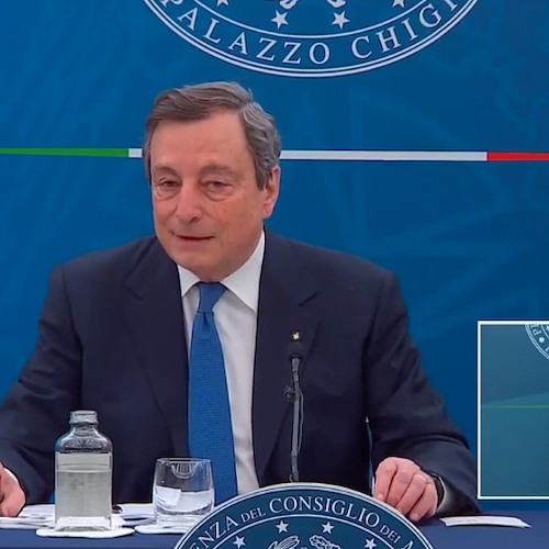 Draghi indeciso su riaperture: «Stiamo lavorando, cominceremo dalle scuole»