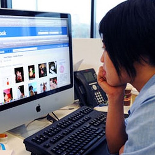 Facebook durante orario ufficio: c’è il rischio licenziamento