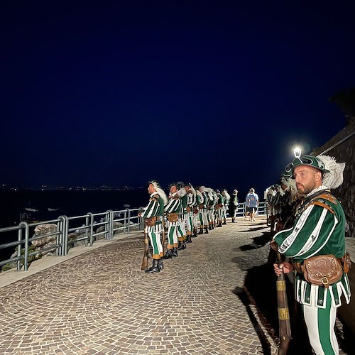 Festa dell'Assunta a Erchie: il borgo in festa con i portatori di San Pietro e i Pistonieri di Santa Maria del Rovo