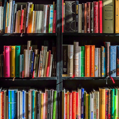 Fornitura libri alla biblioteca, a Cava de' Tirreni avviso per costituire elenco di operatori economici
