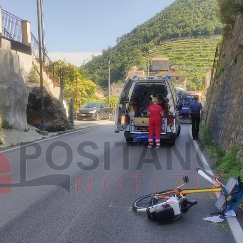 Furgone urta una bicicletta a Maiori: in ospedale un dipendente comunale