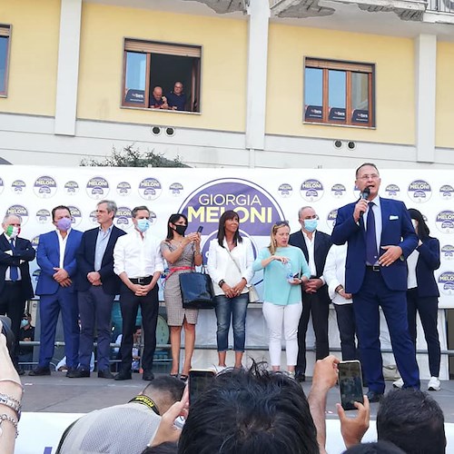 Giorgia Meloni a Cava de' Tirreni, Cirielli: «I cavesi meritano rispetto, mandiamo a casa De Luca» 