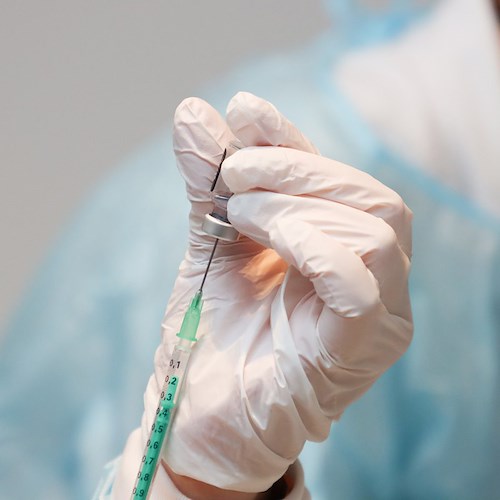«I vaccini a Cava de' Tirreni restano ancora un mistero», la denuncia dei Cinque Stelle 