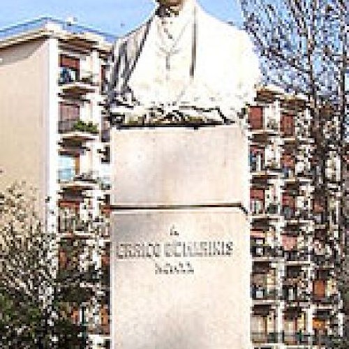 Il busto di De Marinis nella Villa comunale di Napoli