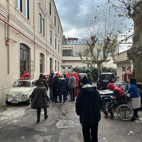 Il Club "Vecchi Rombi" porta doni ai bambini ricoverati all'Ospedale di Cava de’ Tirreni