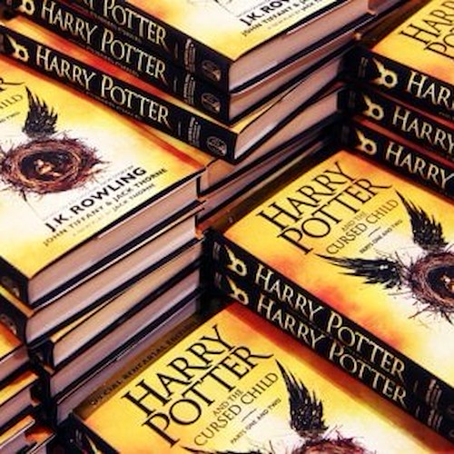 Il ritorno di 'Harry Potter' in libreria: a Salerno tutti in fila a mezzanotte 