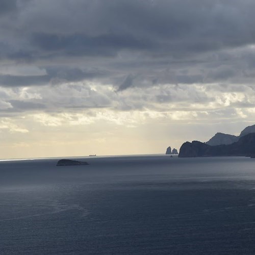In Campania allerta meteo fino a domani 1° aprile: piogge, temporali e rischio frane 