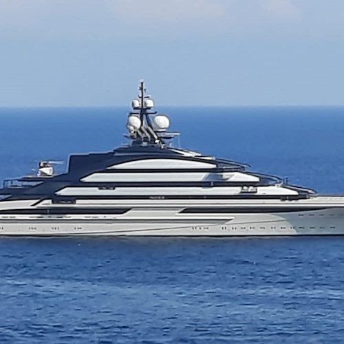 In Costiera Amalfitana arriva "Nord": mega yacht da 142 metri [FOTO]