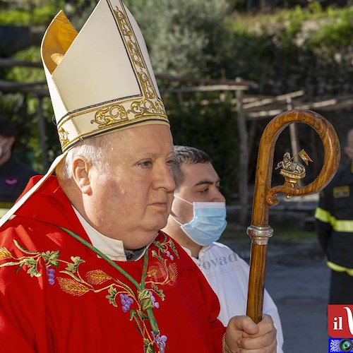 «In questi giorni siamo chiamati a “riumanizzarci”»: il messaggio natalizio dell’Arcivescovo Soricelli