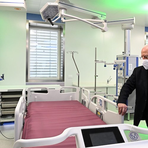 Inaugurato il primo ampliamento del Pineta Grande Hospital, De Luca: «Migliorerà la sanità in Campania»