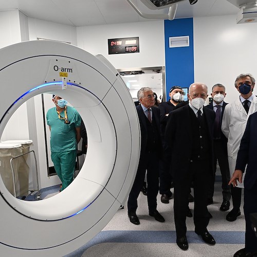 Inaugurato il primo ampliamento del Pineta Grande Hospital, De Luca: «Migliorerà la sanità in Campania»