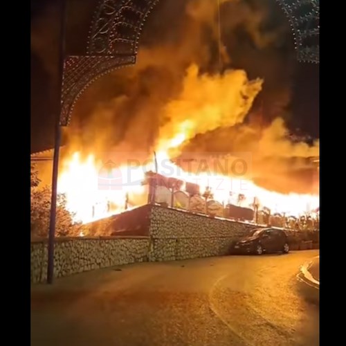 Incendio a Gragnano, ristorante distrutto dalle fiamme: otto ustionati