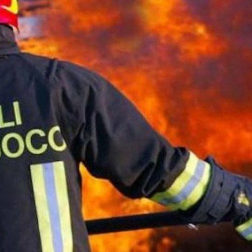 Incendio in galleria ferroviaria sulla Napoli-Salerno: 5 operai feriti