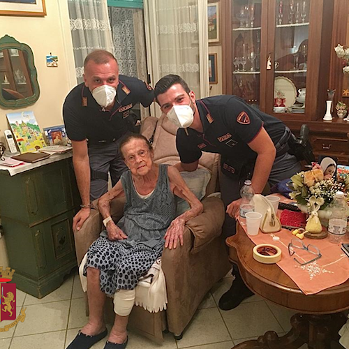 Inciampa e cade in casa, anziana soccorsa dalla polizia a Salerno 