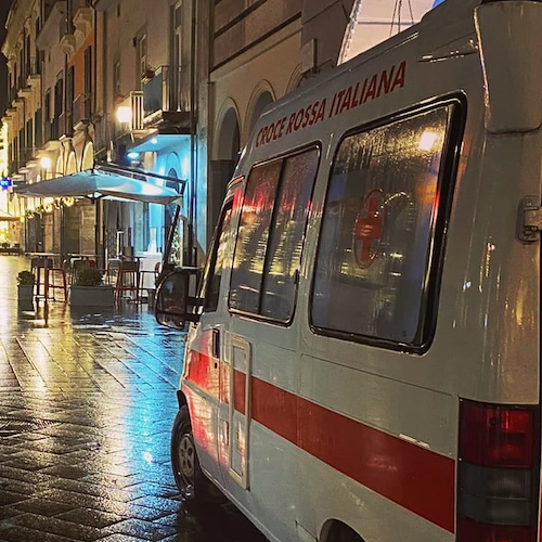Incidente a Cava de' Tirreni, volontario Croce Rossa investito insieme alla sua famiglia: è grave 