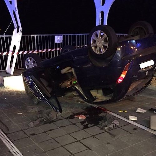 Incidente nella notte a Vietri: auto si ribalta, 4 giovani in ospedale [FOTO]