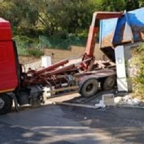 Incidente tra Vietri sul Mare e Raito, traffico in tilt 