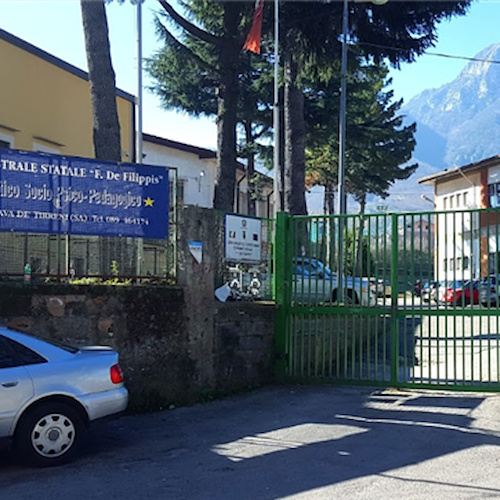 Infiltrazioni d'acqua al liceo "Galdi-De Filippis": la denuncia degli studenti 
