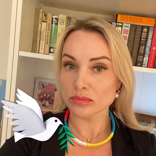 Interrompe tg per denunciare propaganda russa, multata e rilasciata la giornalista Marina Ovsyannikova