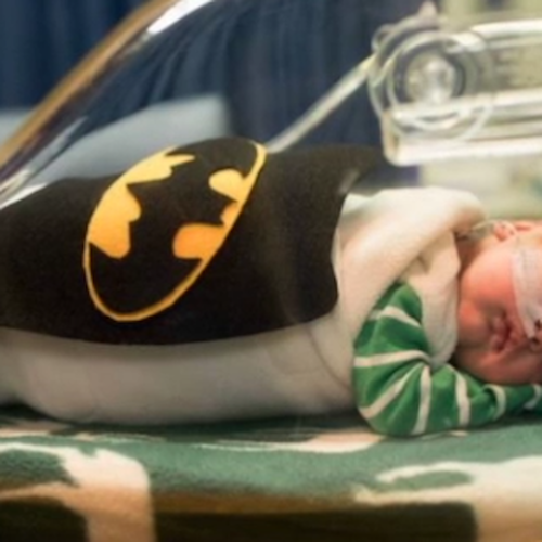 Kansas City: lo staff dell’ospedale traveste da supereroi i bimbi che lottano per la vita 