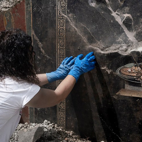 L'antenato della pizza un affresco di 2000 anni fa: la curiosa scoperta agli scavi di Pompei 