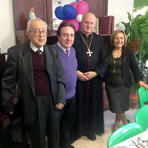 La Casa di Riposo "Monsignor F. Genovesi" abbraccia l'Arcivescovo