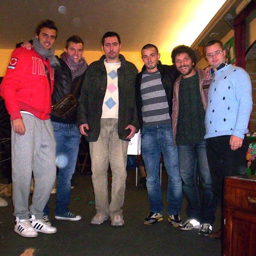 I calciatori Cipriani, Orosz e Citro con i ragazzi de "La Fenice"