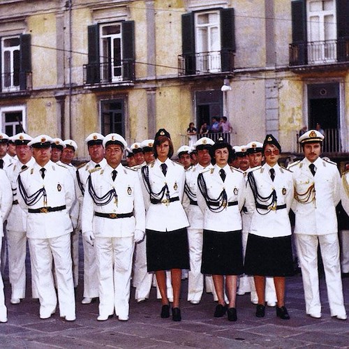 Maria Troiano (la prima donna a sinistra) con l'uniforme estiva anni '80