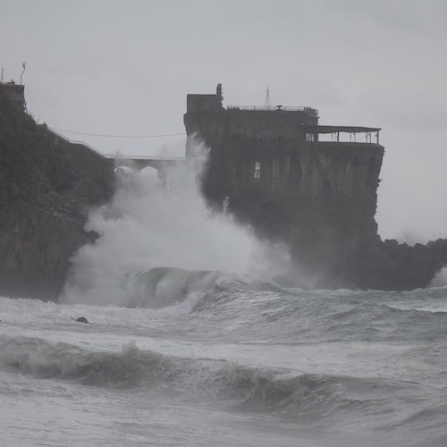 Maltempo in Campania, da domani allerta meteo venti forti e mare agitato