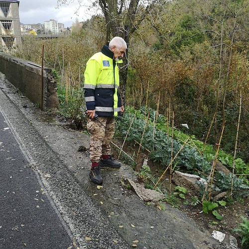 Maltempo, nuovi danni a Cava de' Tirreni: smottamento su carreggiata e crollo di un muro 