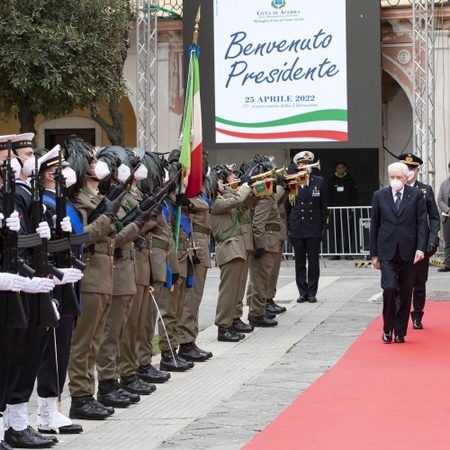 Mattarella ad Acerra per il 25 aprile: «Il giorno dell'invasione in Ucraina ho pensato a Bella ciao»