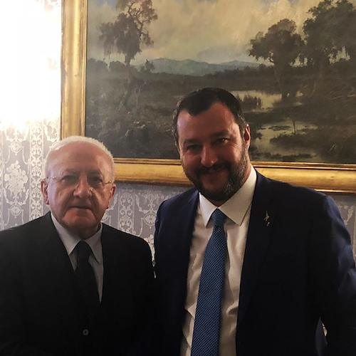 Matteo Salvini a Salerno: «De Luca è partito, ormai si sente un monarca»