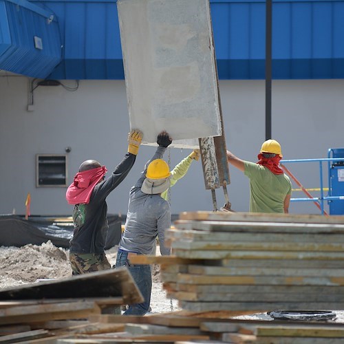 Morti sul lavoro, Draghi annuncia «pene più severe e potenziamento dei controlli»