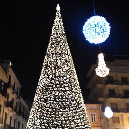 Natale a Cava de' Tirreni: si cerca ditta per installazioni, anticipate le caratteristiche del nuovo Albero