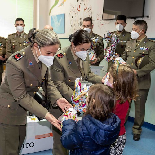 Nocera Inferiore, l’Esercito festeggia la Pasqua con i bambini ospiti dell’ospedale Umberto I
