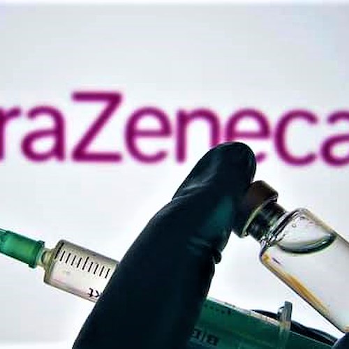 Oms: «Continuare a vaccinare con AstraZeneca». Domani attesa decisione dell'Ema