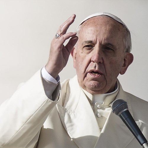 Papa Francesco ai preti: omelie brevi e chiare, altrimenti i fedeli si addormentano