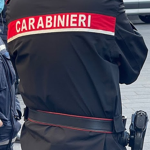 Paura nella notte a Nocera Inferiore: esplode bomba carta, danni a negozi 