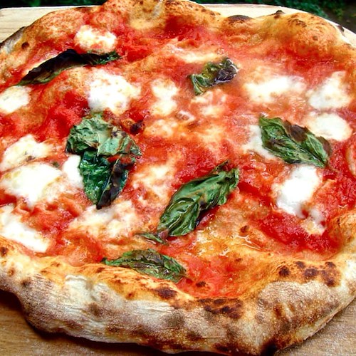 Pizza che passione, 14 milioni di pizzaioli fai da te in Italia