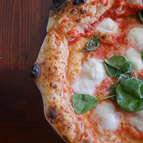 Pizzerie gourmet spacciavano per freschi prodotti surgelati: blitz dei Nas, denunce anche a Salerno