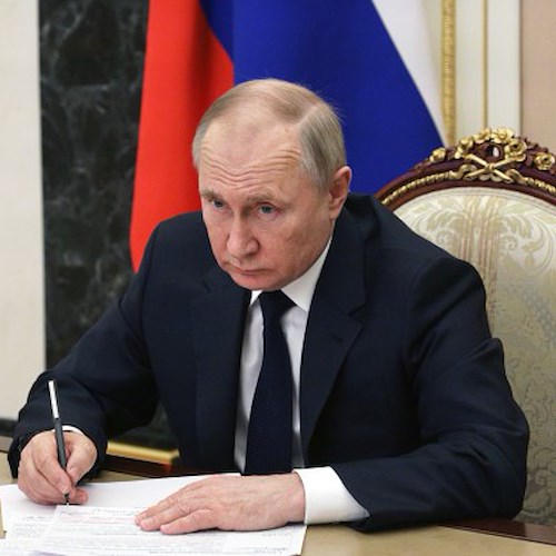 Putin vara sanzioni contro Paesi "ostili", von der Leyen propone divieto totale d'importazione del petrolio russo