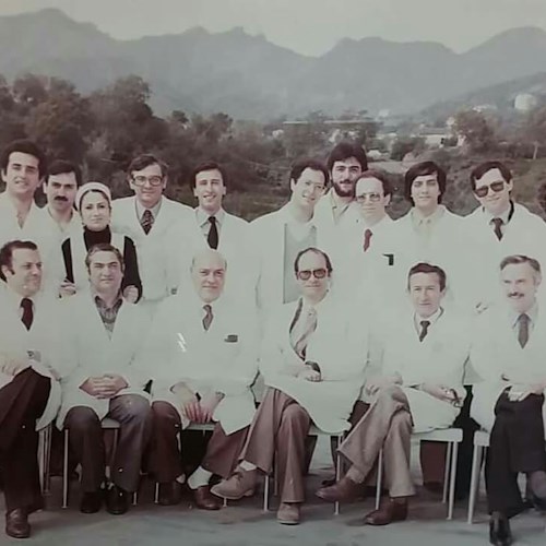 «Quando l'Ospedale di Cava era fiore all'occhiello della sanità», su Facebook diventa virale foto del vecchio personale medico