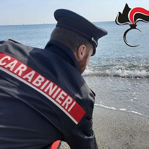 Resti umani a Capaccio Paestum, sulla spiaggia spunta una gamba ancora con la scarpa<br />&copy; Carabinieri