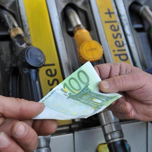 Rialzi quotazioni petrolio: la benzina vola sopra 1,6 euro
