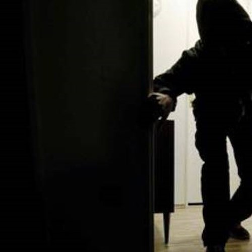 Ritornano i furti a Cava de' Tirreni: 14enne ferita da ladro in fuga 
