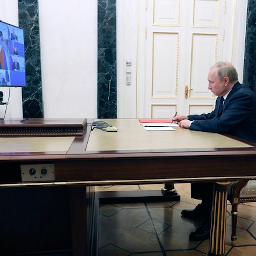 Russia, Putin: «Liberare il Donbass è nostro obbiettivo». Poi accusa l'Europa: «È sotto lo schiaffo degli USA» 
