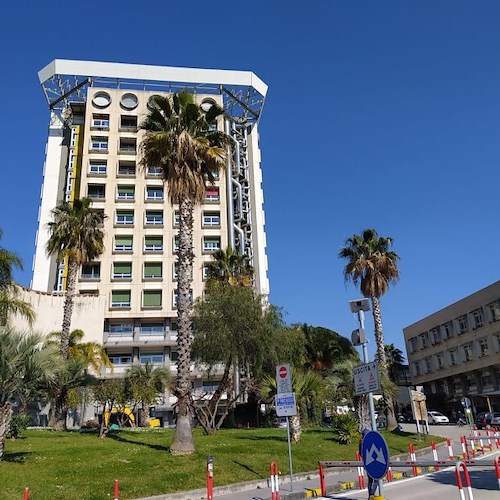 Salerno: dimenticarono garza nel corpo di un paziente, poi deceduto. Sospeso il primario Coscioni e altri 4 sanitari